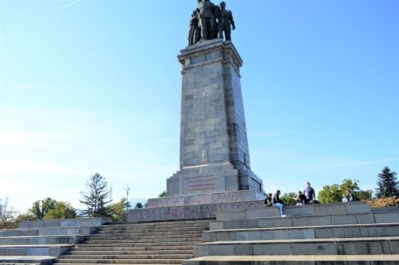 И ГЕРБ иска да чегърта комунистическите символи 
