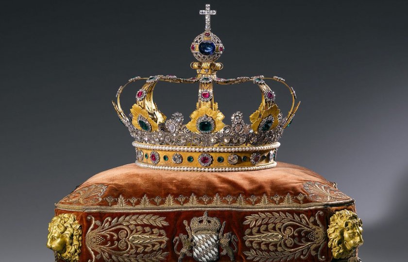 Английската корона ще бъде променена за коронацията на Чарлз III