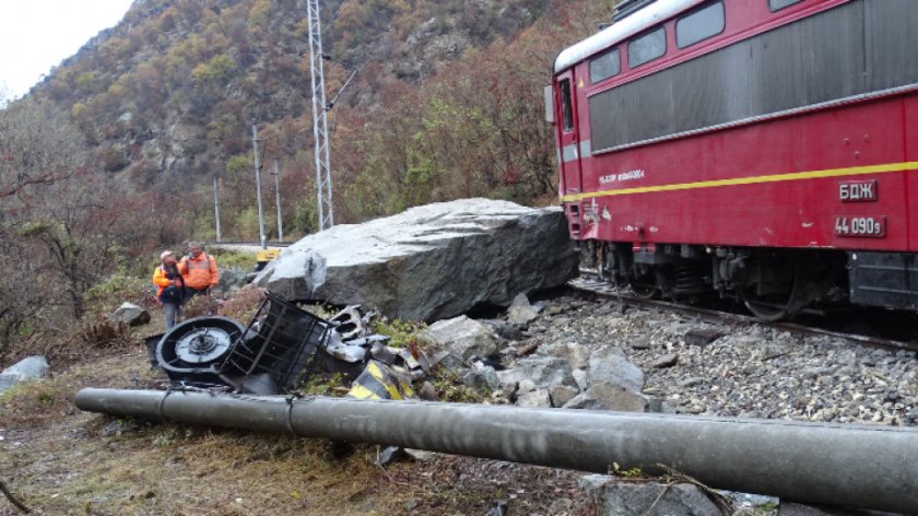 НКЖИ: Дъждът е причина за катастрофата на влака София - Бургас