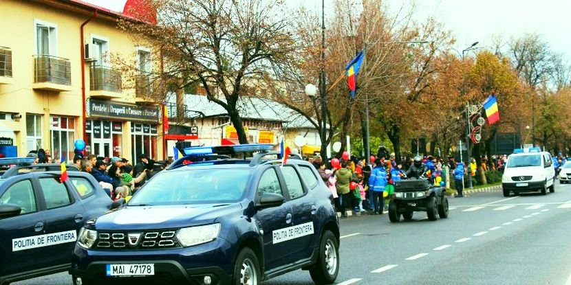 Румъния отбелязва националния си празник с военен парад, коледни светлини и концерт