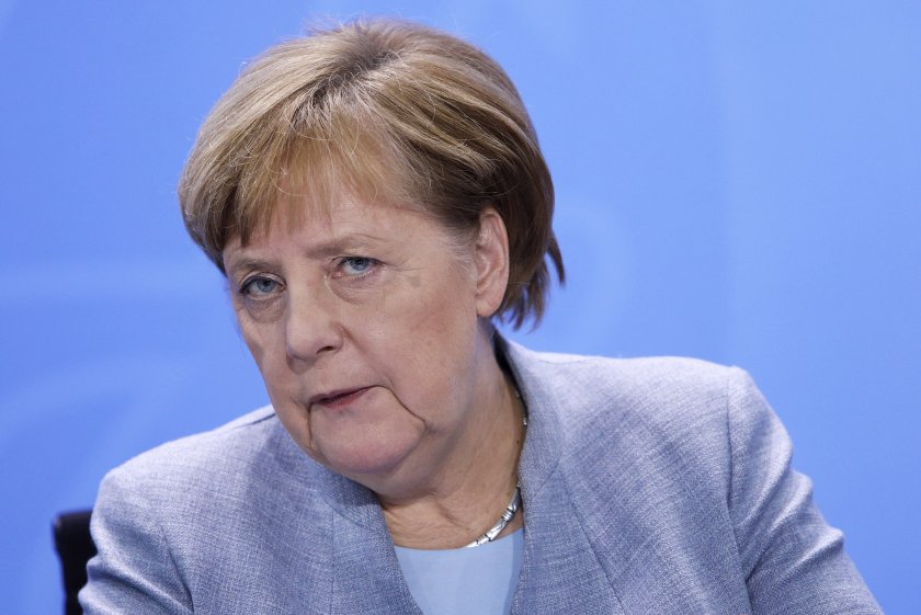 Ангела Меркел подписа 11 споразумения