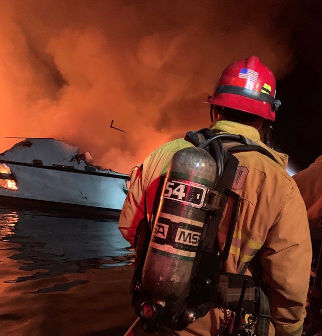 Телата на 25 души откриха след пожара на яхта край Калифорния