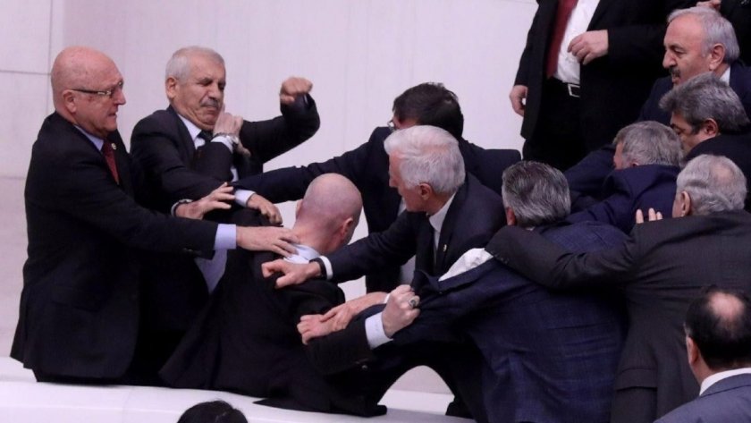 Депутатите в Турция се сбиха за бюджета
