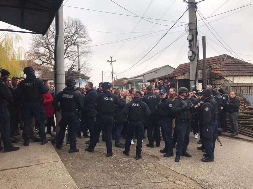 Косово разположи полицейски части в населената със сърби северна част