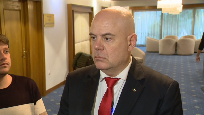 Гешев: Паравоенното сдружение се проверява и за евентуална дейност, която защитава чужди национални интереси