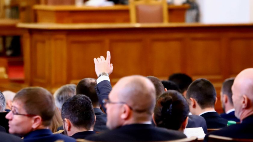 НС прие социалните помощи да се определят според линията на бедност