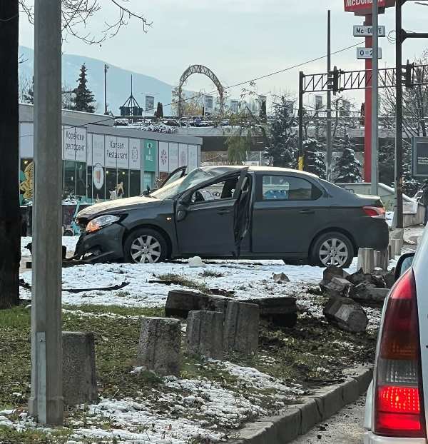 Четирима души, сред които майка и дете, са в болница,