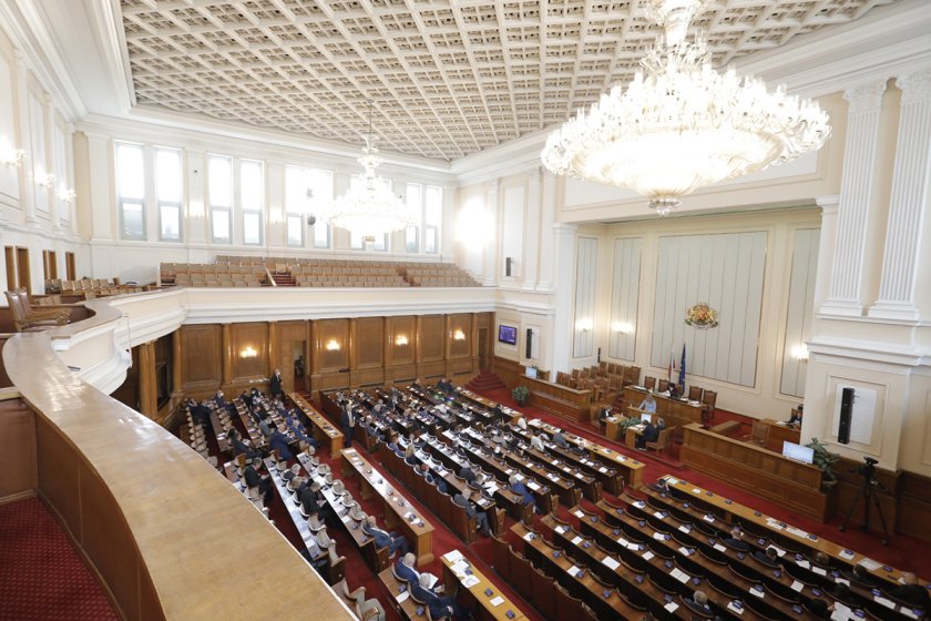 Депутатите се събират на извънредно заседание в Народното събрание. Те
