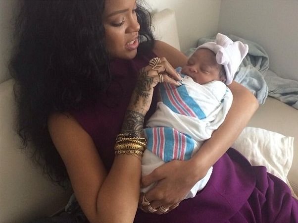 Певицата Риана за първи път разпространи видеокадри на момченцето си,