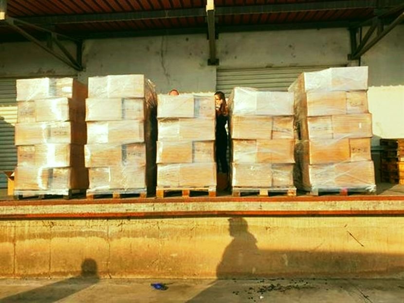 Ченгета иззеха 10 000 флакона с фалшиви парфюми край Пловдив (СНИМКА)