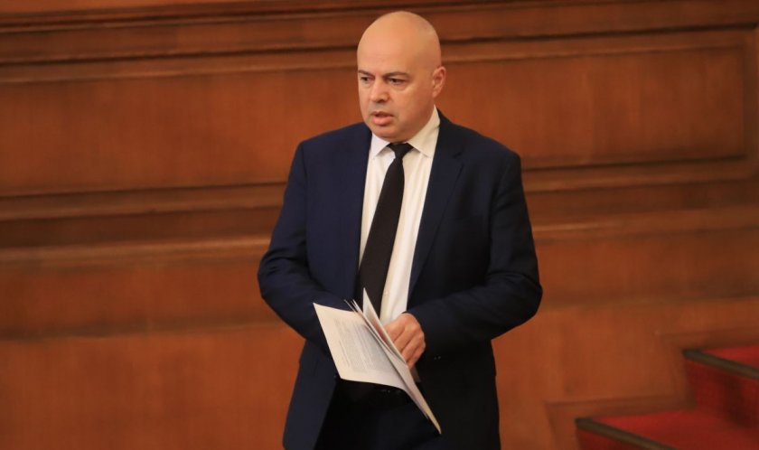 Свиленски размахва пръст: Без игри с кворума утре, гласуваме против Габровски