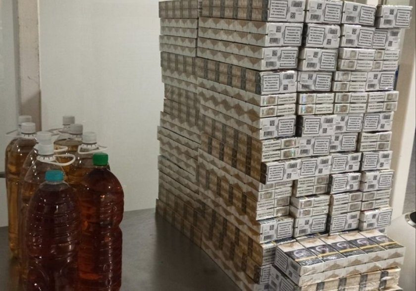 Пътник с 20 литра алкохол над 1000 кутии цитари е задържан на Летище "Варна"