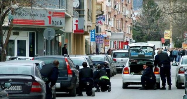 Мъж опита да обере банков клон в Сливен. Престъплението е