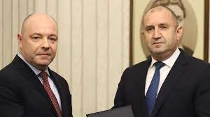 Радев с аргумент: Този закон допуска разкриване на тайната на вота