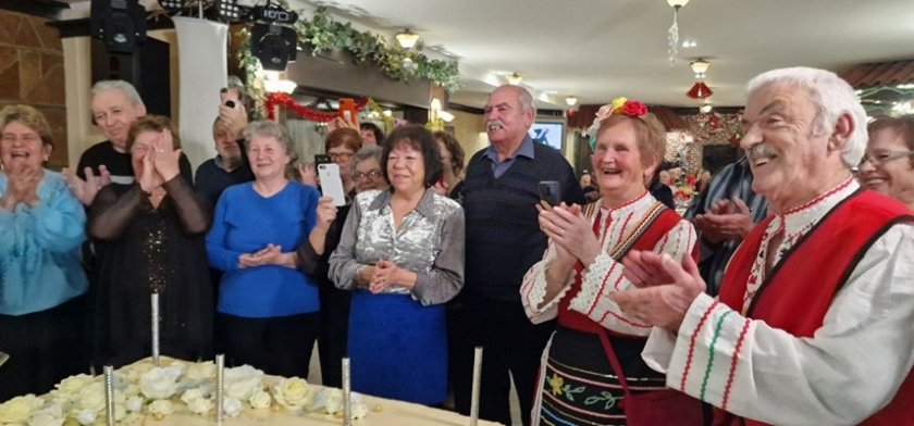 100 двойки в Казанлък празнуваха "златна сватба"
