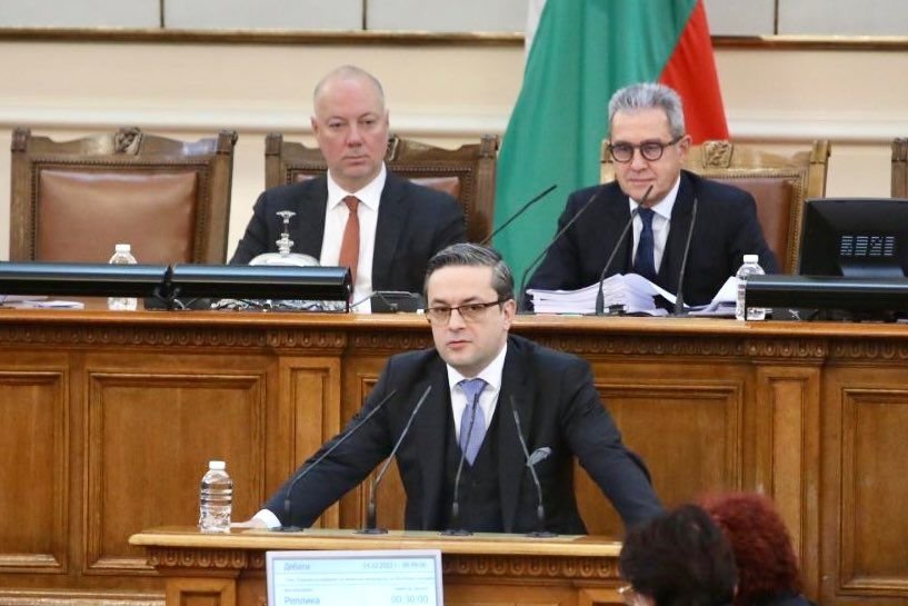 Биков: България заприлича на Кирил Петков, а това е травма