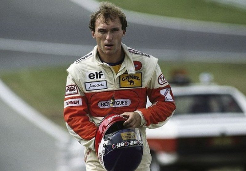 Бившият пилот във Формула 1 Филип Страйф почина на 67-годишна