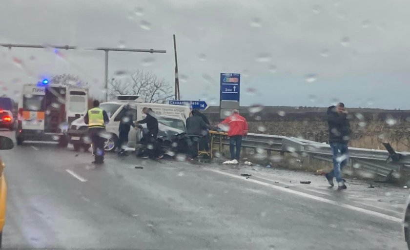 Почина 24-годишната жена от Бургас, пострадала при тежката катастрофа между лек автомобил