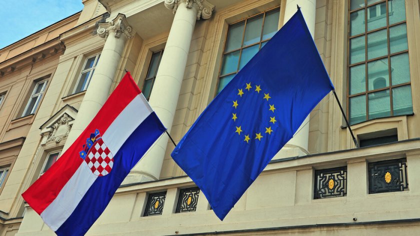 Хърватия става днес 20-ият член на еврозоната и 27-ият член
