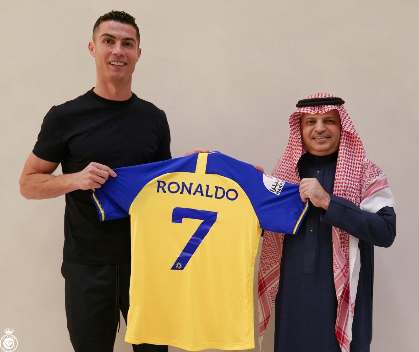 Роналдо окончателно подписа с "Ал Насър"