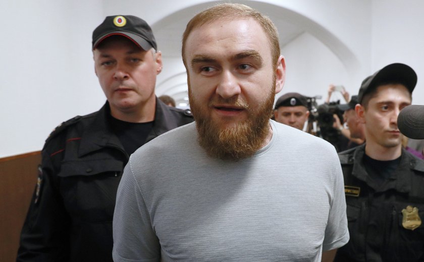 Осъдиха на доживотен затвор бивш руски депутат