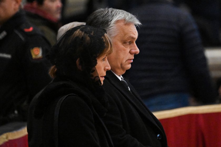 Орбан отдаде почит на папа Бенедикт XVI