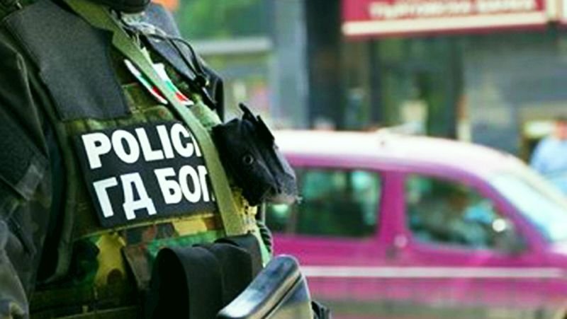 Служители на Главната дирекция Борба с организираната престъпност (ГДБОП) иззеха