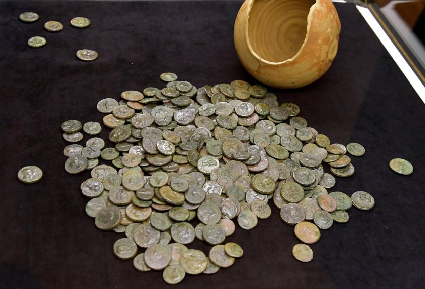 Връщаме на Турция близо 3000 антични бронзови монети