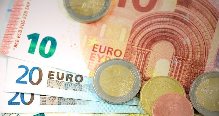 Минималната заплата в Гърция може да стане 780 евро. Тази