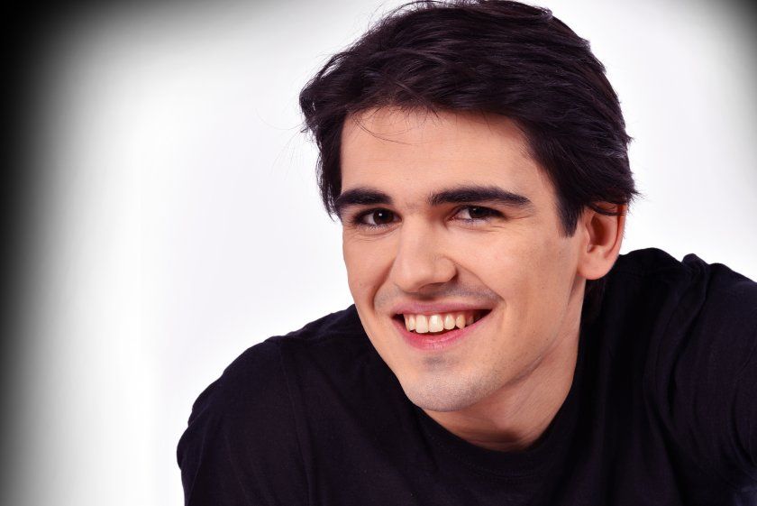 Мартин Киряков завърши през 2022 г. режисура за драматичен театър