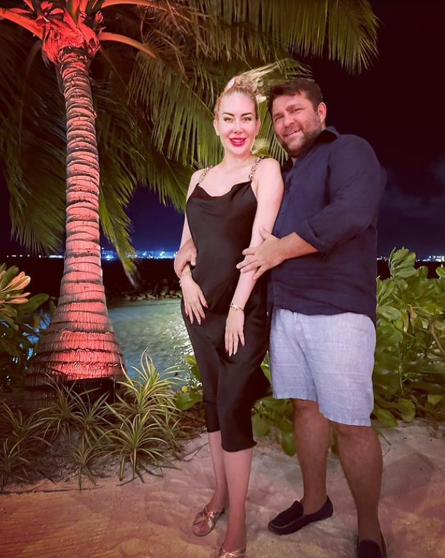 Бившата Мис България Антония Петрова – Батинкова посрещна Коледа и