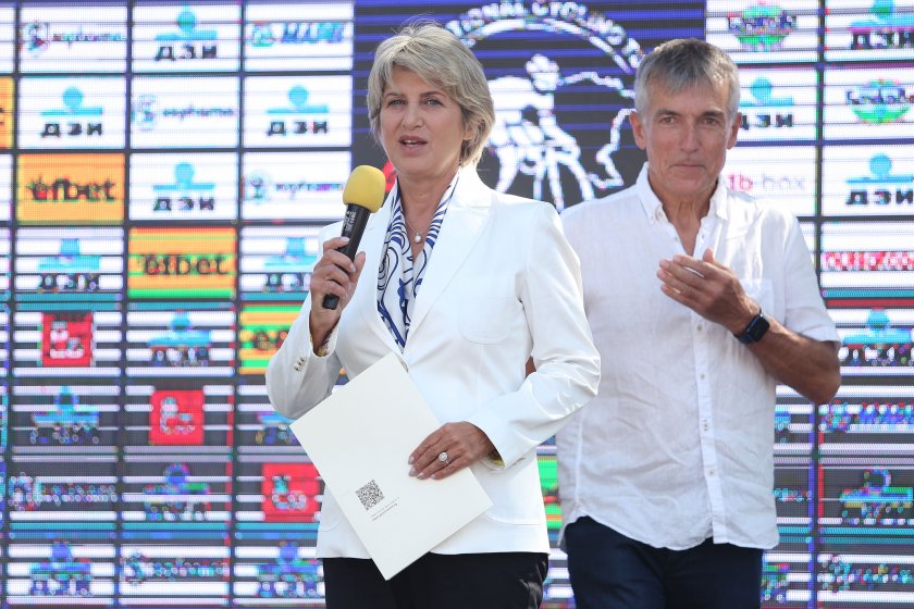 Министърът на младежта и спорта Весела Лечева уточни как върви