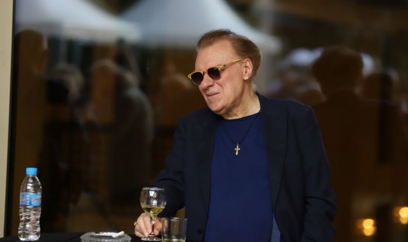 Със сериозни урологични проблеми се сблъскал естрадния ас Васил Найденов.