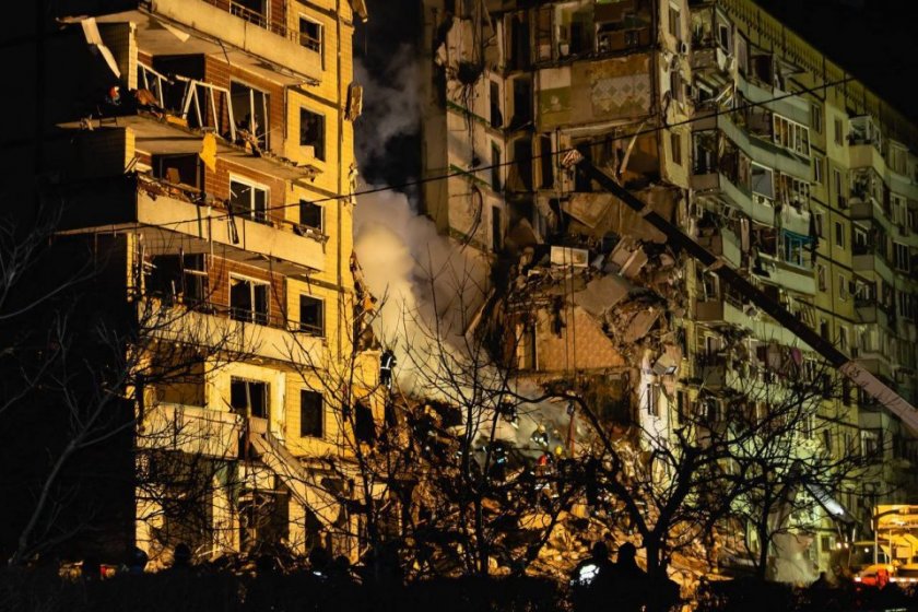 Броят на потвърдените жертви при руския ракетен удар по жилищен