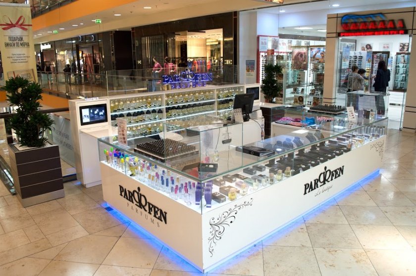 Фирма за парфюми и компания, оперираща в автомобилната индустрия, обраха