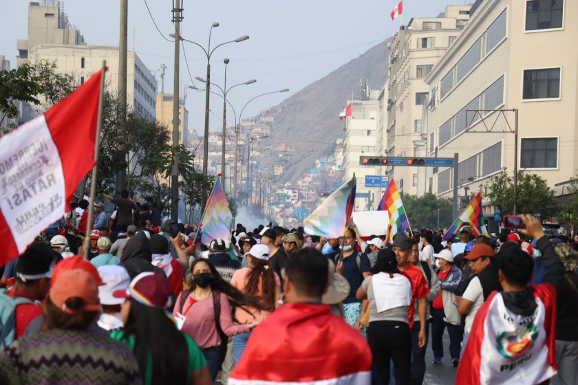 Протестите в Перу се преместиха в столицата