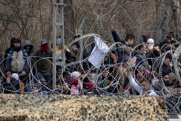 Турция депортира нелегални мигранти с чартър