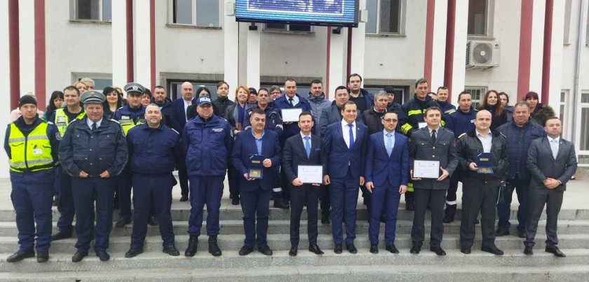 Наградиха пожарникари и полицаи за цистерната в Костинброд