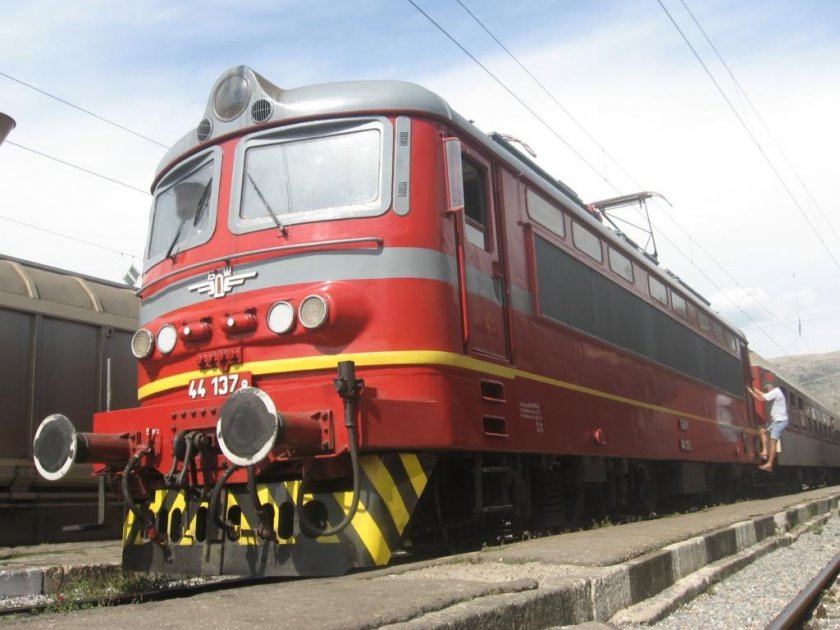 Без изненади: Нощният влак София-Варна закъсня с 8 часа 