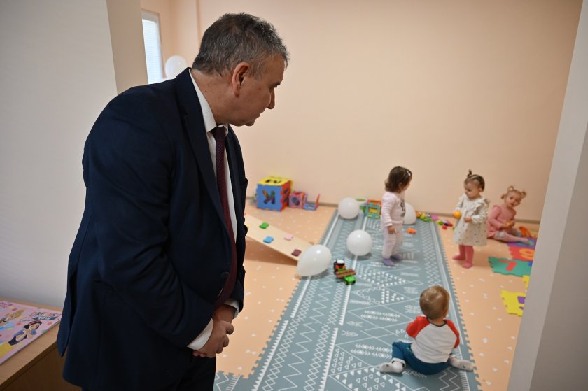 УНСС поде революция - изгражда детски стаи за семейните студенти 