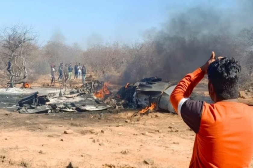 Два самолета на индийските ВВС се разбиха