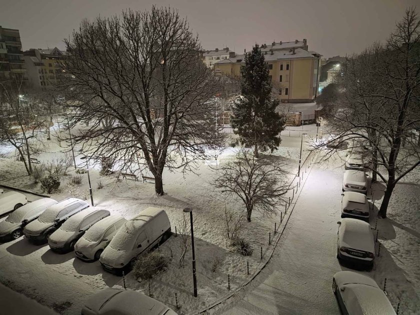 Фандъкова извади 140 снегорина в София 
