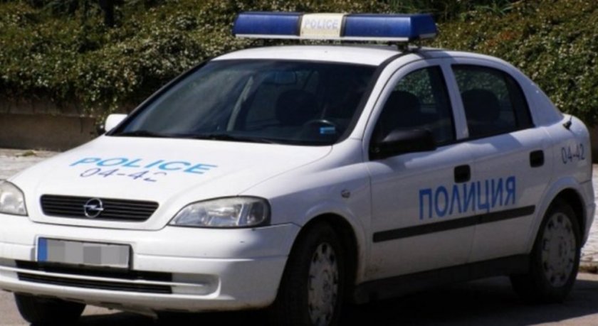 Внимание: Жена напада минувачи в гръб, удря ги с бокс и бяга в София
