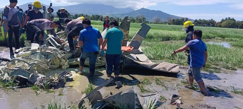 Филипински военен самолет се разби