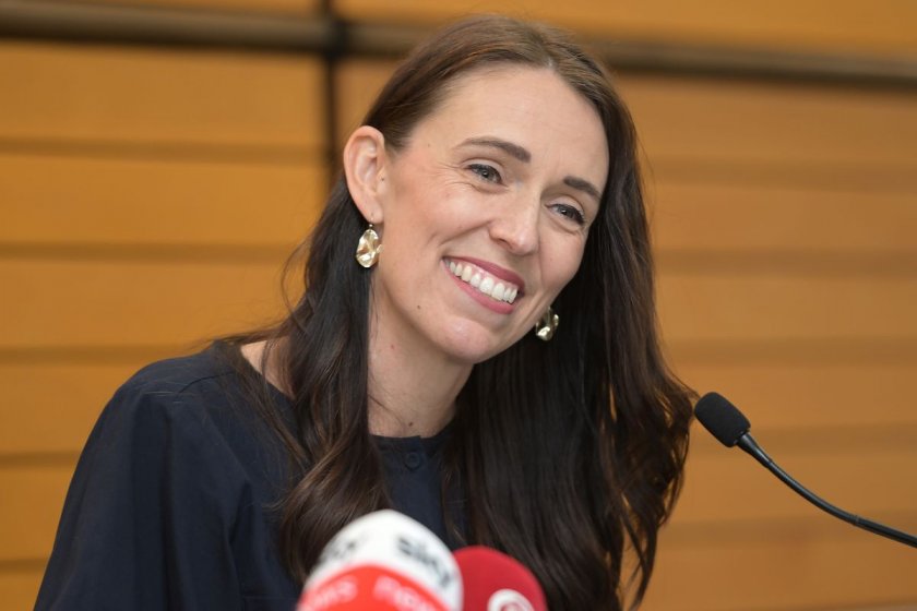 Премиерът на Нова Зеландия се оттегли с емоционално сбогуване