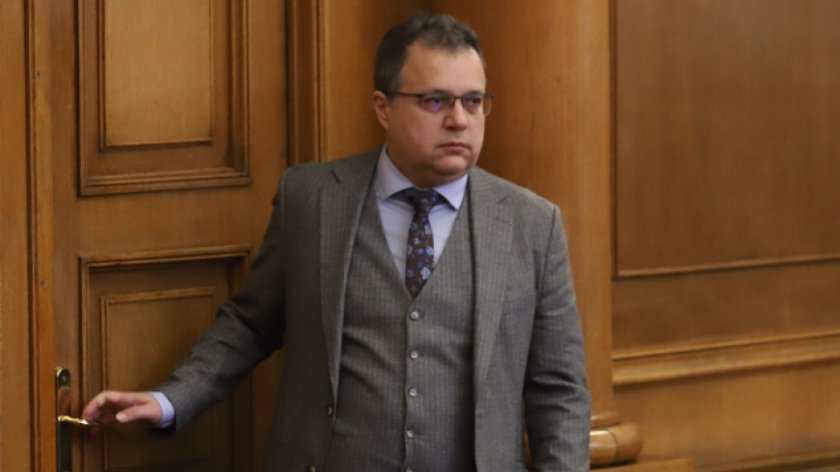За пореден ден, депутатът от ДБ Стоян Михалев предизвика гнева