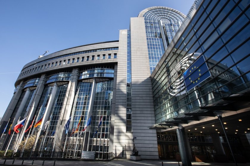 Европейският парламент реши днес да свали имунитетите на евродепутатите Андреа