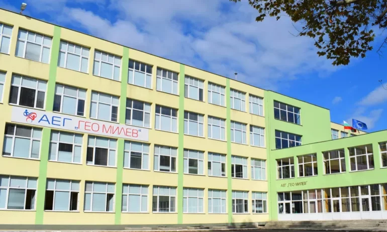 Два екипа от Центъра за спешна медицинска помощ в Бургас