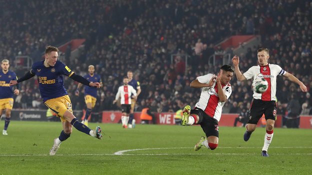 Нюкасъл победи с 2:1 Саутхамптън и се класира за финала на турнира Карабао