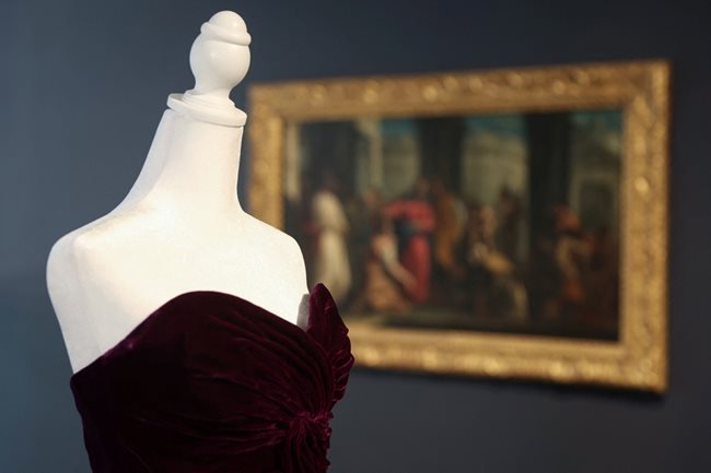 Продадоха на търг за $604 000 бална рокля на лейди Даяна